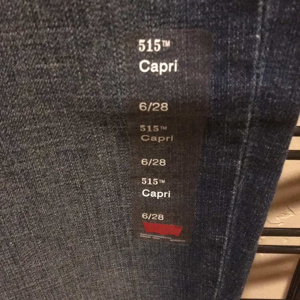 NWT Size 6 Levi 515 Capris - Picture 2 of 6